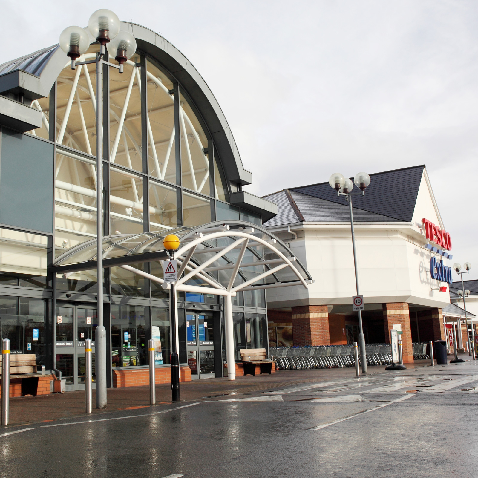 Tesco Extra store front handforth dean Cheshire